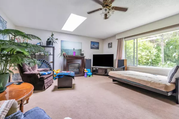 Surrey, BC V4A 2C5,12587 23 AVE