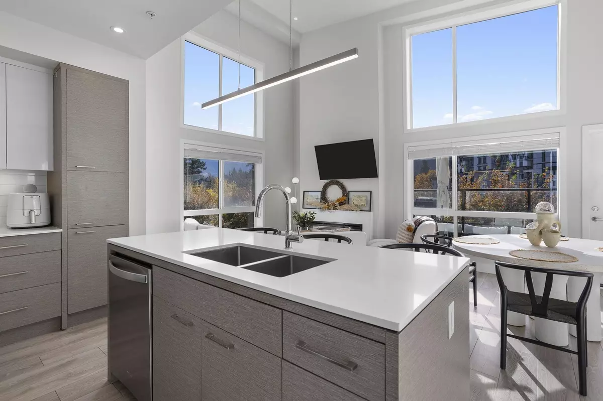 Chilliwack, BC V2R 6G5,45500 Market WAY #401