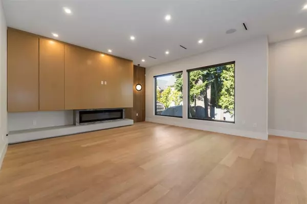 16211 96b AVE Surrey, BC V4N 5X2