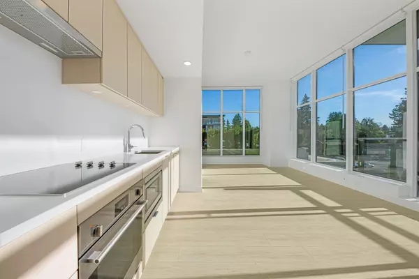 Surrey, BC V3T 0X2,13675 107a ST #402