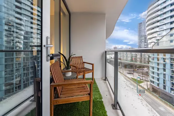 68 Smithe ST #912 Vancouver, BC V6B 0P4