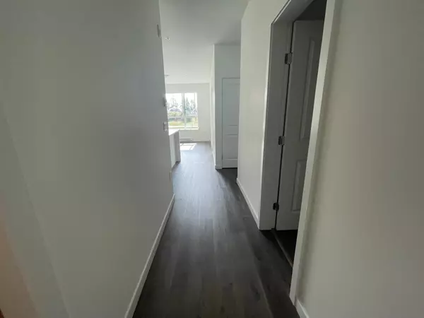 Surrey, BC V3Z 1K5,16633 24 AVE #301