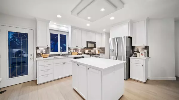 21124 Glenwood AVE, Maple Ridge, BC V2X 8K5