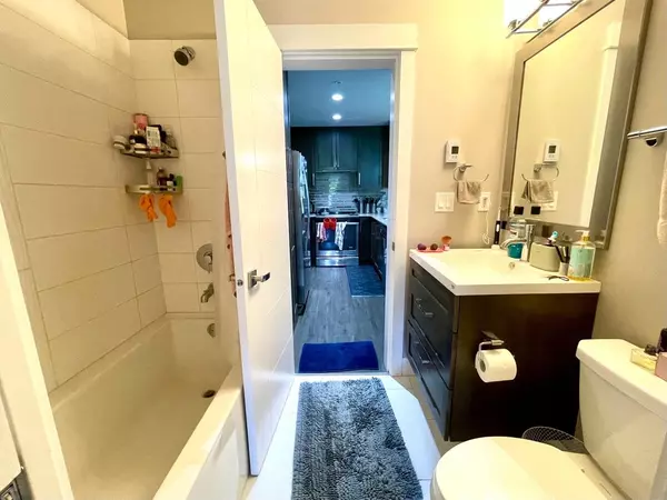 Port Coquitlam, BC V3C 0E4,2495 Wilson AVE #203