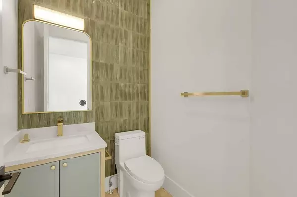 Langley, BC V2Y 3V4,7682 196 ST