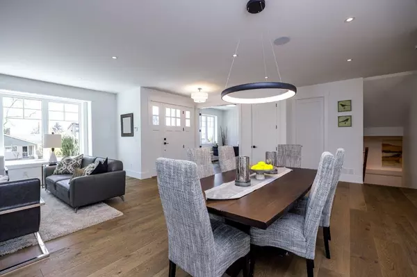 1028 Calverhall ST North Vancouver, BC V7L 1Y3