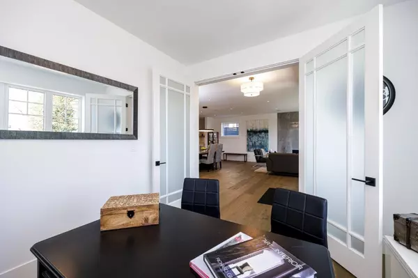 1028 Calverhall ST North Vancouver, BC V7L 1Y3