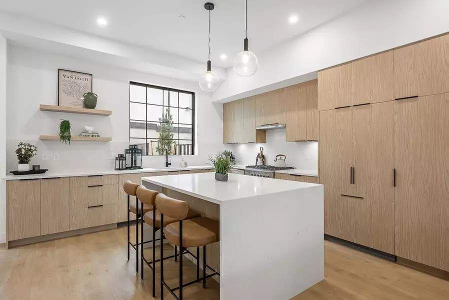 19758 76 AVE, Langley, BC V2Y 1S1