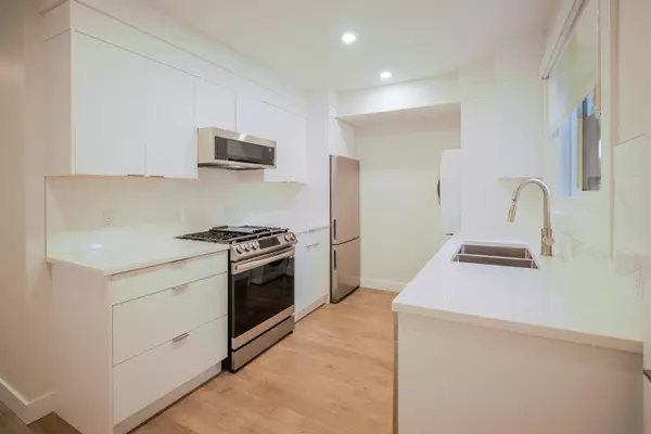 Surrey, BC V4A 3A7,12317 Beecher ST #3