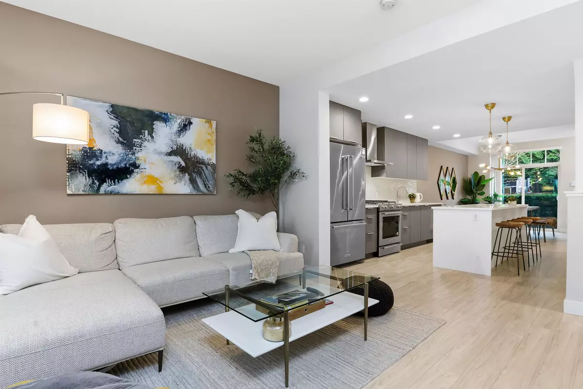 Port Moody, BC V3H 0J5,2126 St Johns Street ST