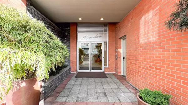 Burnaby, BC V5C 6V2,3811 Hastings ST #411