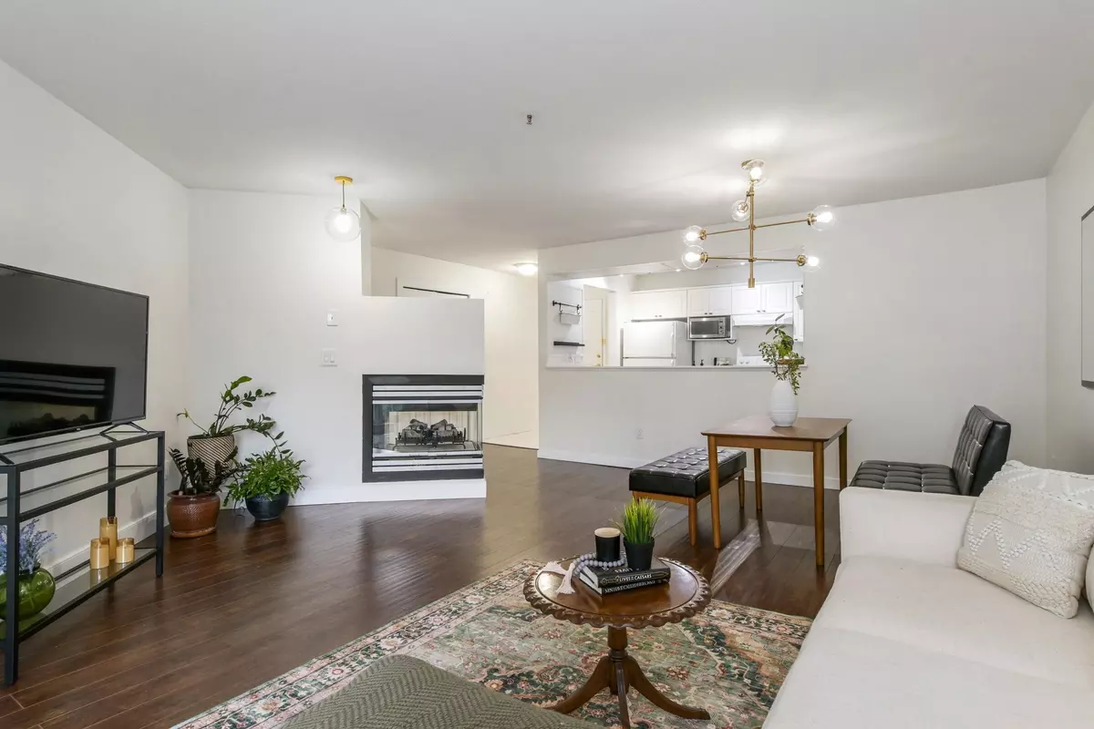 Langley, BC V3A 1P8,5465 201 ST #401