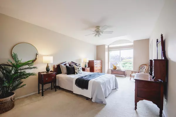 20381 96 AVE #305, Langley, BC V1M 2L1