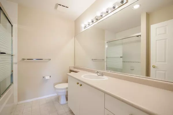 Langley, BC V1M 2L1,20381 96 AVE #305