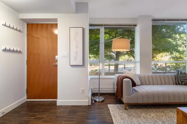 North Vancouver, BC V7M 0A4,188 Chesterfield AVE