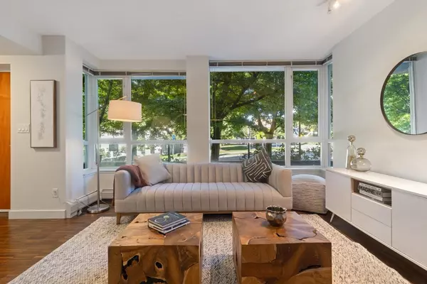 North Vancouver, BC V7M 0A4,188 Chesterfield AVE