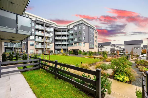 Surrey, BC V4N 6W6,15738 85 AVE #115