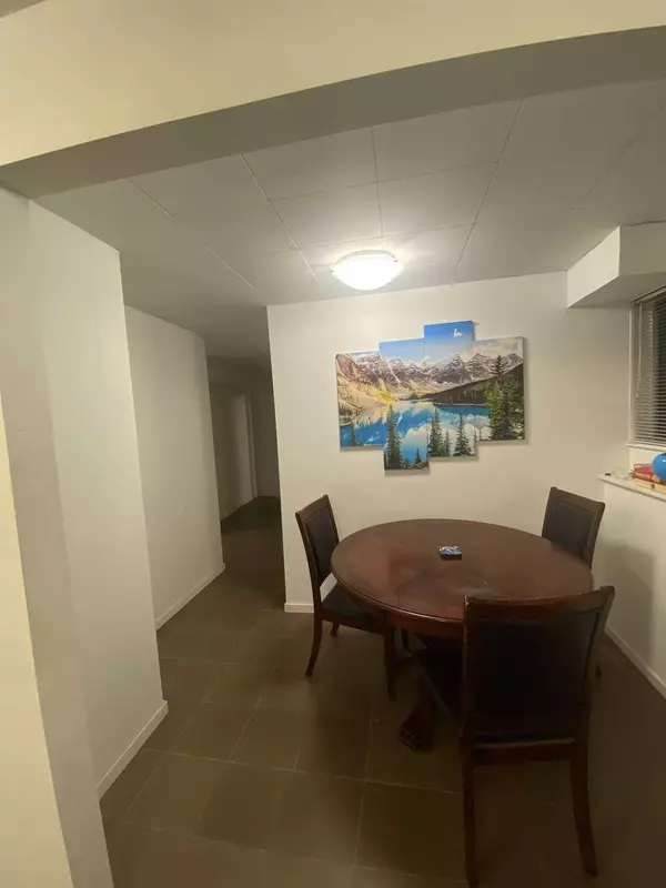 Burnaby, BC V5A 1P3,7192 Paulus CRES #Ground-Level