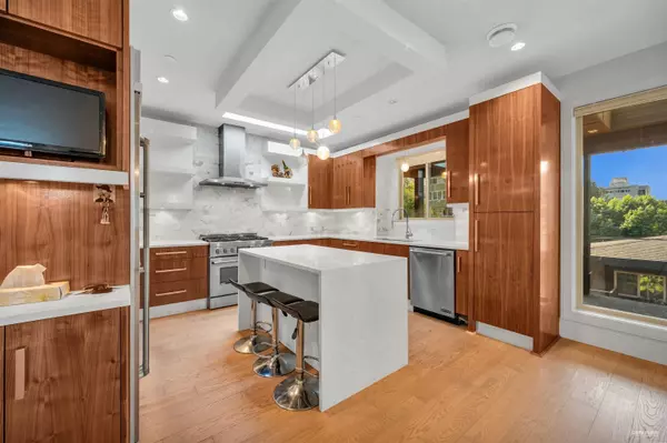 West Vancouver, BC V7T 1P1,1450 Fulton AVE