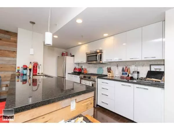 North Vancouver, BC V7M 0B1,1288 Chesterfield Avenue