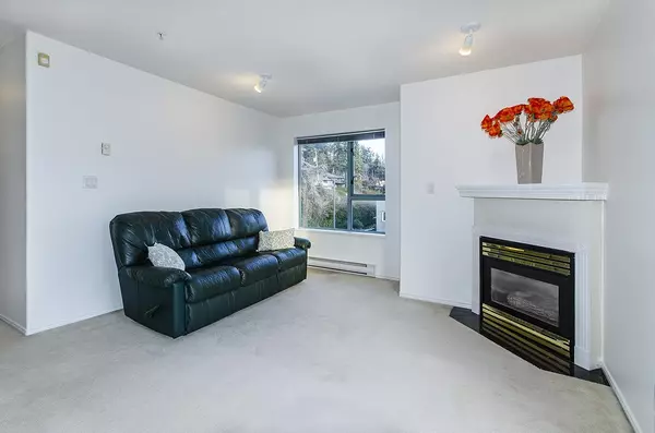 1085 W 17th ST #206 North Vancouver, BC V7P 3R3