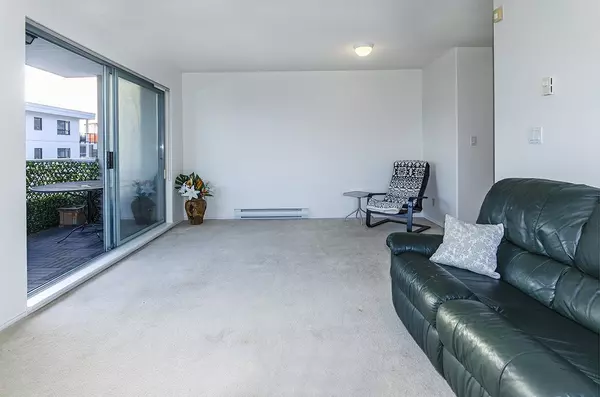 1085 W 17th ST #206 North Vancouver, BC V7P 3R3