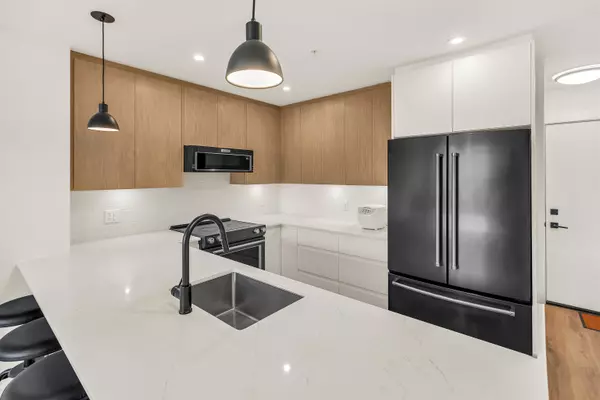 Port Coquitlam, BC V3C 3S6,2180 Kelly AVE #2206