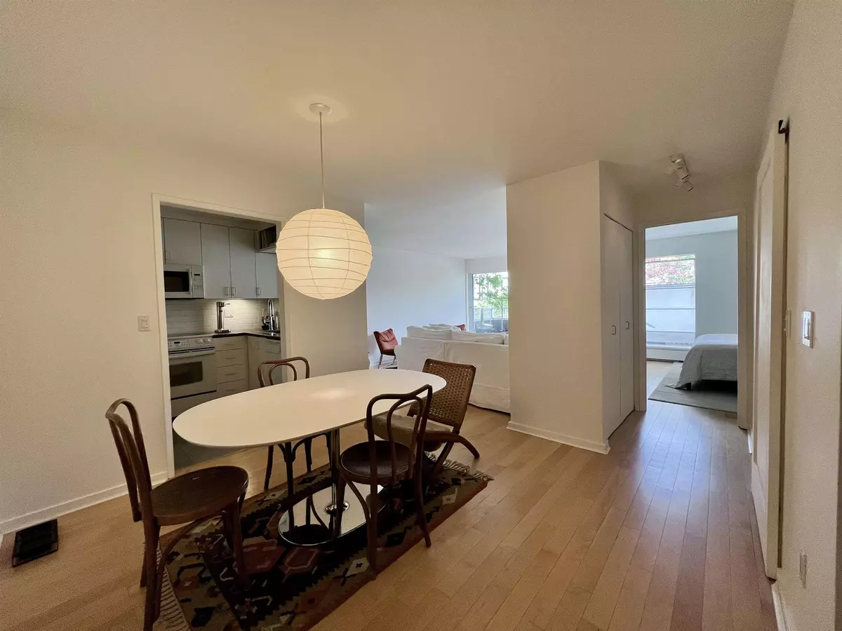 Vancouver, BC V6R 4H8,3875 W 4th AVE #214