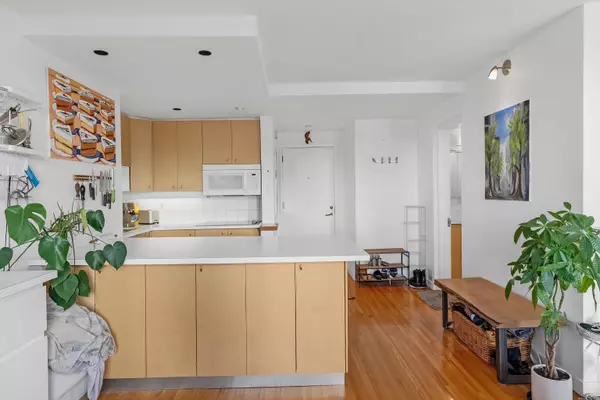 1250 Burnaby ST #901 Vancouver, BC V6E 1P5