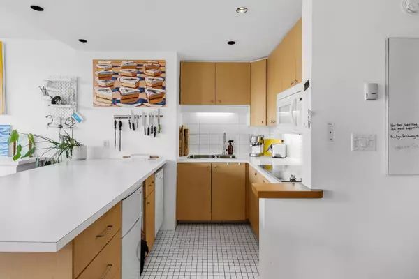 Vancouver, BC V6E 1P5,1250 Burnaby ST #901