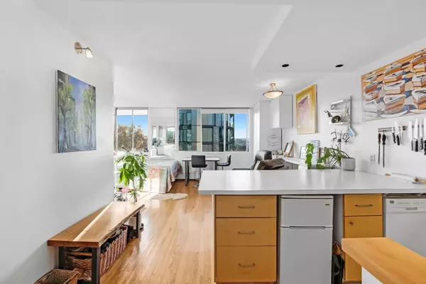 Vancouver, BC V6E 1P5,1250 Burnaby ST #901