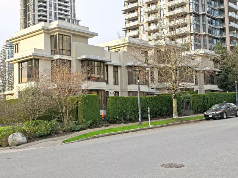 2089 Rosser AVE #TH16, Burnaby, BC V5C 5E2
