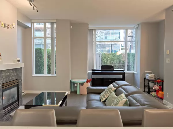 Burnaby, BC V5C 5E2,2089 Rosser AVE #TH16