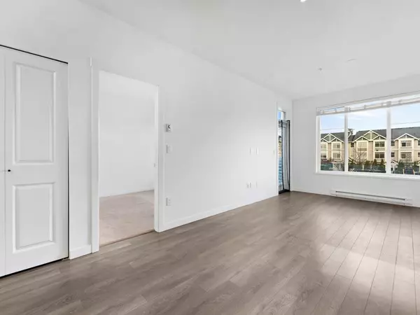 Surrey, BC V4N 6X4,15858 Fraser HWY #203