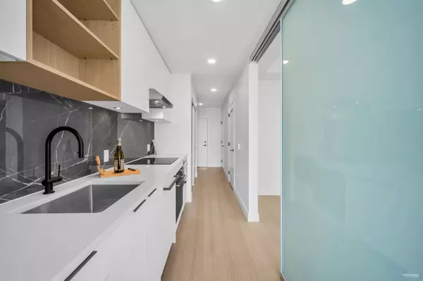 North Vancouver, BC V7L 1G2,422 E 3rd ST #407