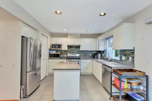 Coquitlam, BC V3K 3H2,1067 Dansey AVE