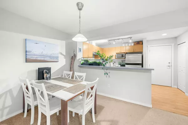 Port Moody, BC V3H 5K7,200 Klahanie DR #208