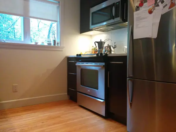 Vancouver, BC V6G 1G6,1540 Haro Street #211
