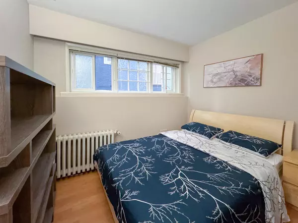 Vancouver, BC V6E 2B5,935 Jervis Street #20