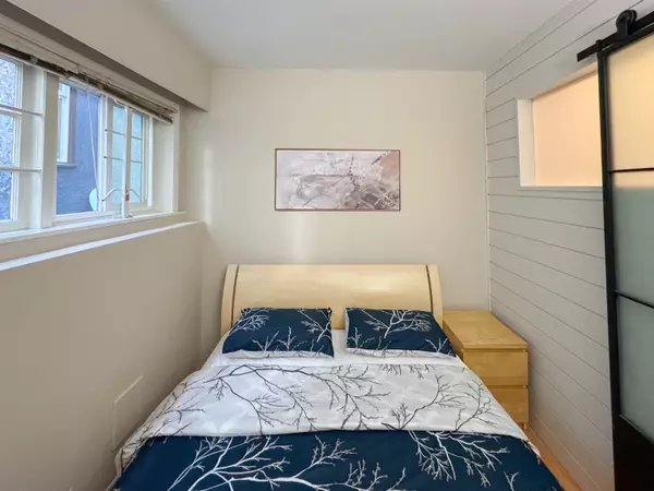 Vancouver, BC V6E 2B5,935 Jervis Street #20