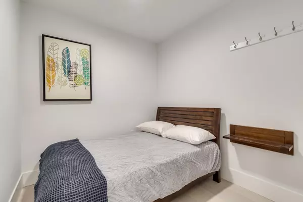 Vancouver, BC V6G 1G5,1425 Haro Street #001