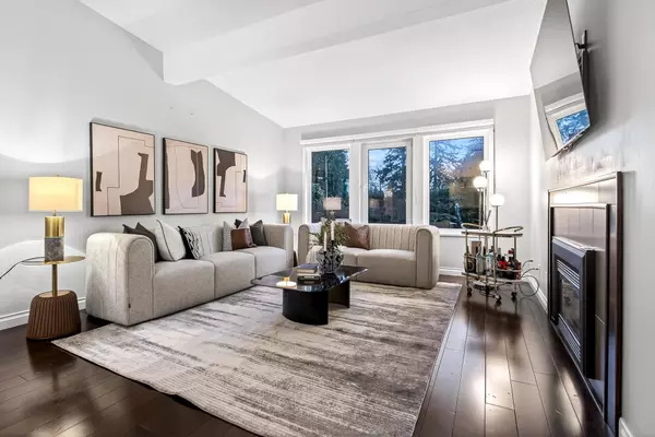 North Vancouver, BC V7J 2B4,1614 Lynn Valley RD