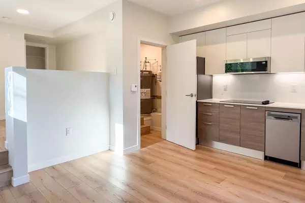 Vancouver, BC V5N 4R8,2070 E 20th AVE #G22