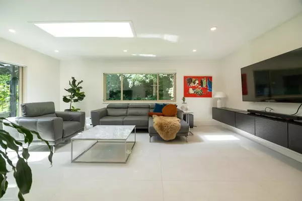 North Vancouver, BC V7N 2E4,3595 Princess AVE