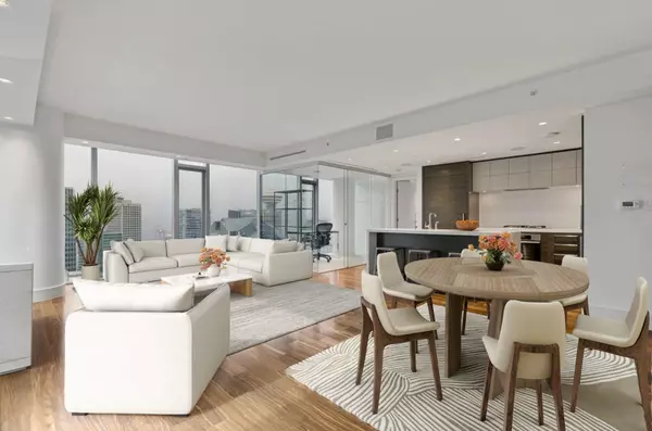 Vancouver, BC V6C 0B5,667 Howe ST #2702