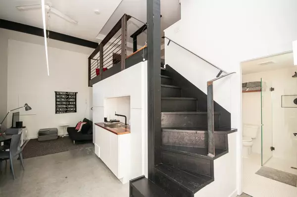 Vancouver, BC V6A 2B7,563 Union ST #Coach House