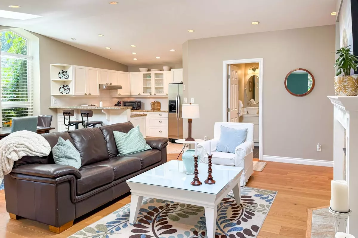 North Vancouver, BC V7P 2J7,Withheld Withheld