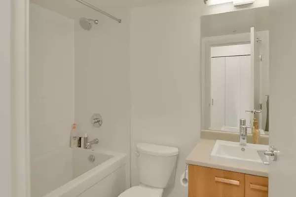 Surrey, BC V3T 0J5,13325 102a AVE #1905