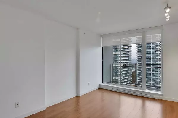 Surrey, BC V3T 0J5,13325 102a AVE #1905