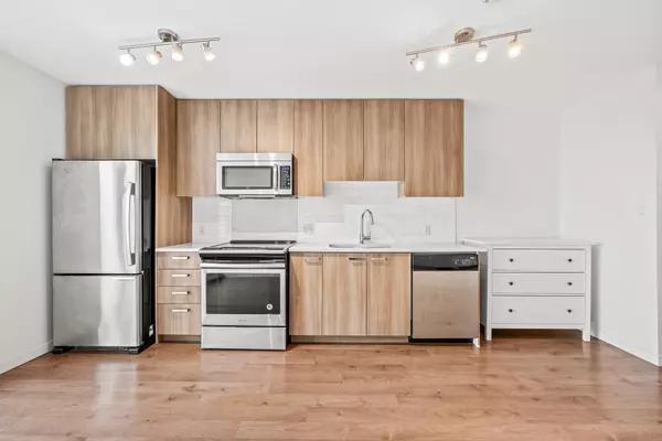 Surrey, BC V3T 0J5,13325 102a AVE #2511